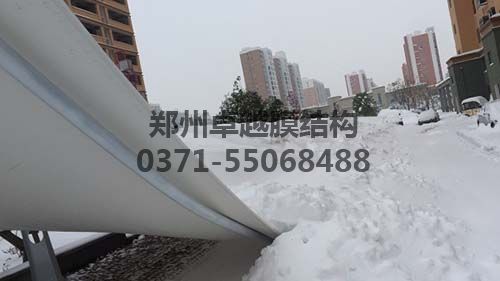 偷工減料被積雪壓塌的7字型午夜看黄片