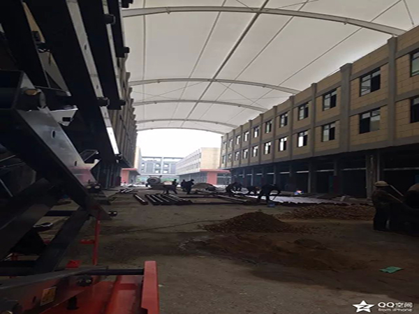 創新設計：商業街膜結構引領建築時尚潮流